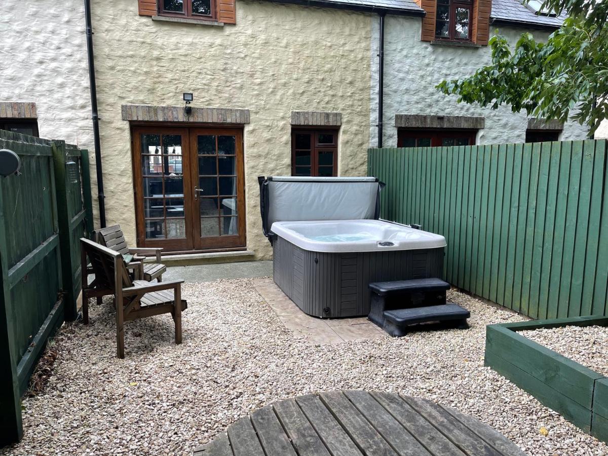 Cottage With Hot Tub In Pembrokeshire Haverfordwest Exterior photo